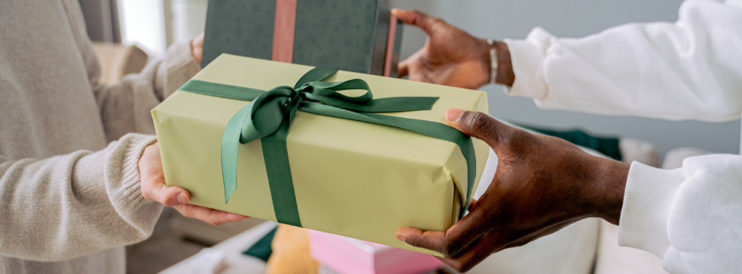 Why Do Businesses Prefer Local Suppliers for Corporate Gifts in Delhi?